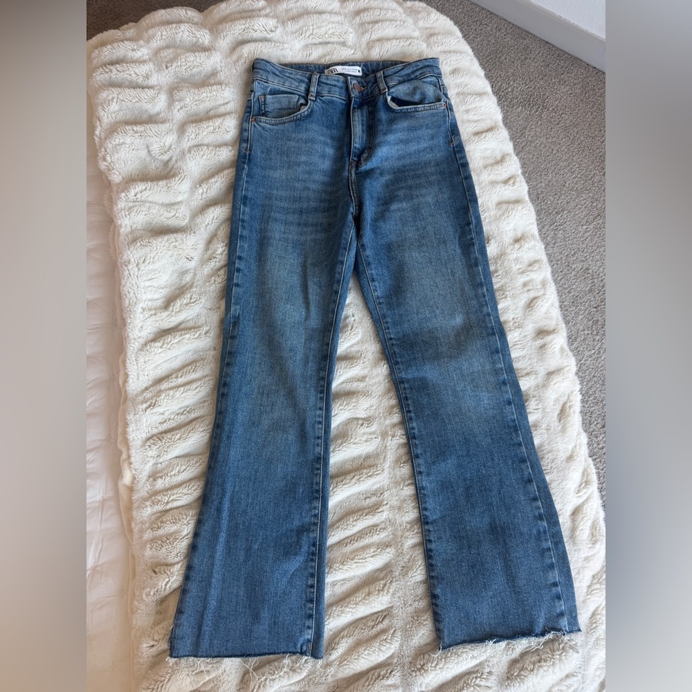 Zara, 4, never worn, jeans, slight flare, ankle length